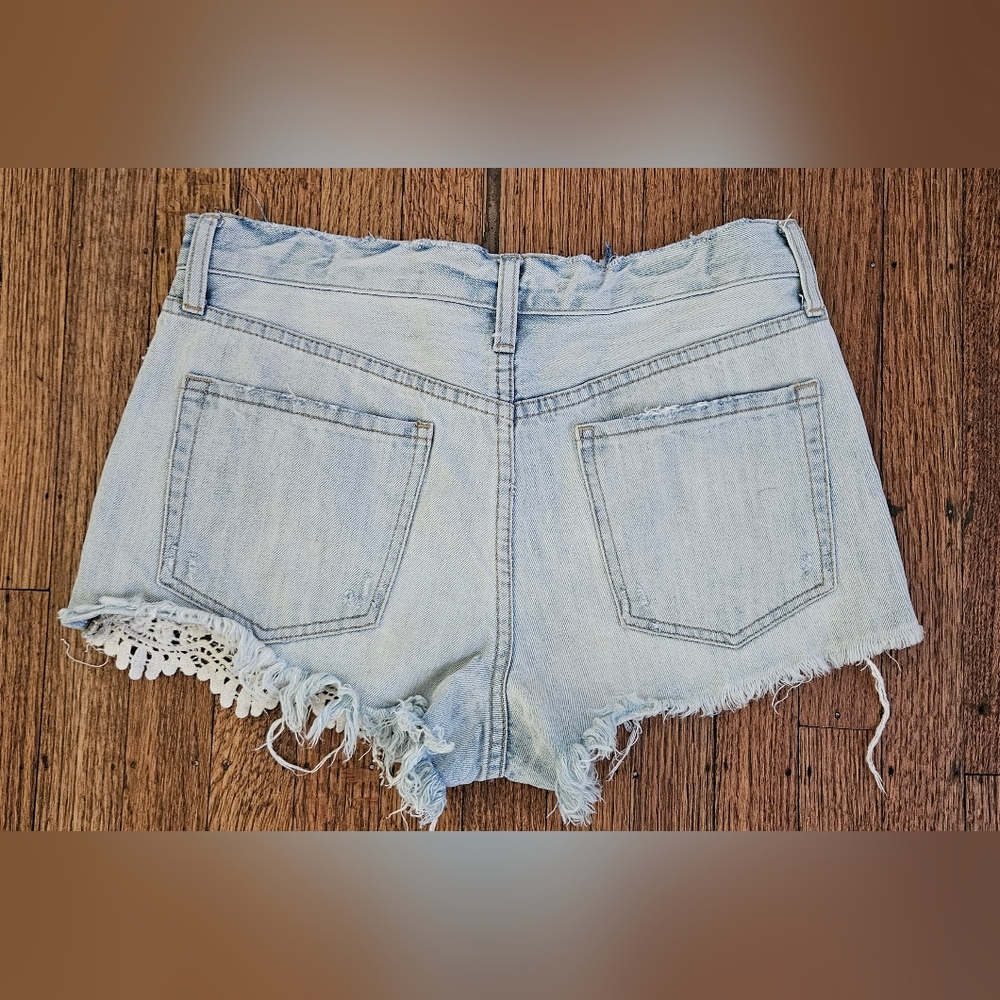 We The Free Cut Off Jeans Size 29 - Picture 3 of 4